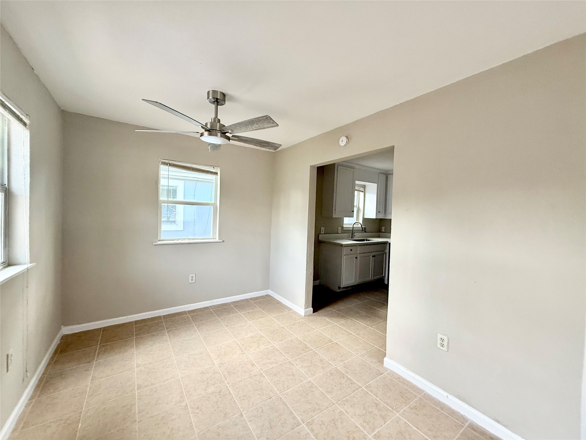 3914 Hoffman Street, Unit B Houston, TX 77026 - Photo 4 of 8 Dining Room