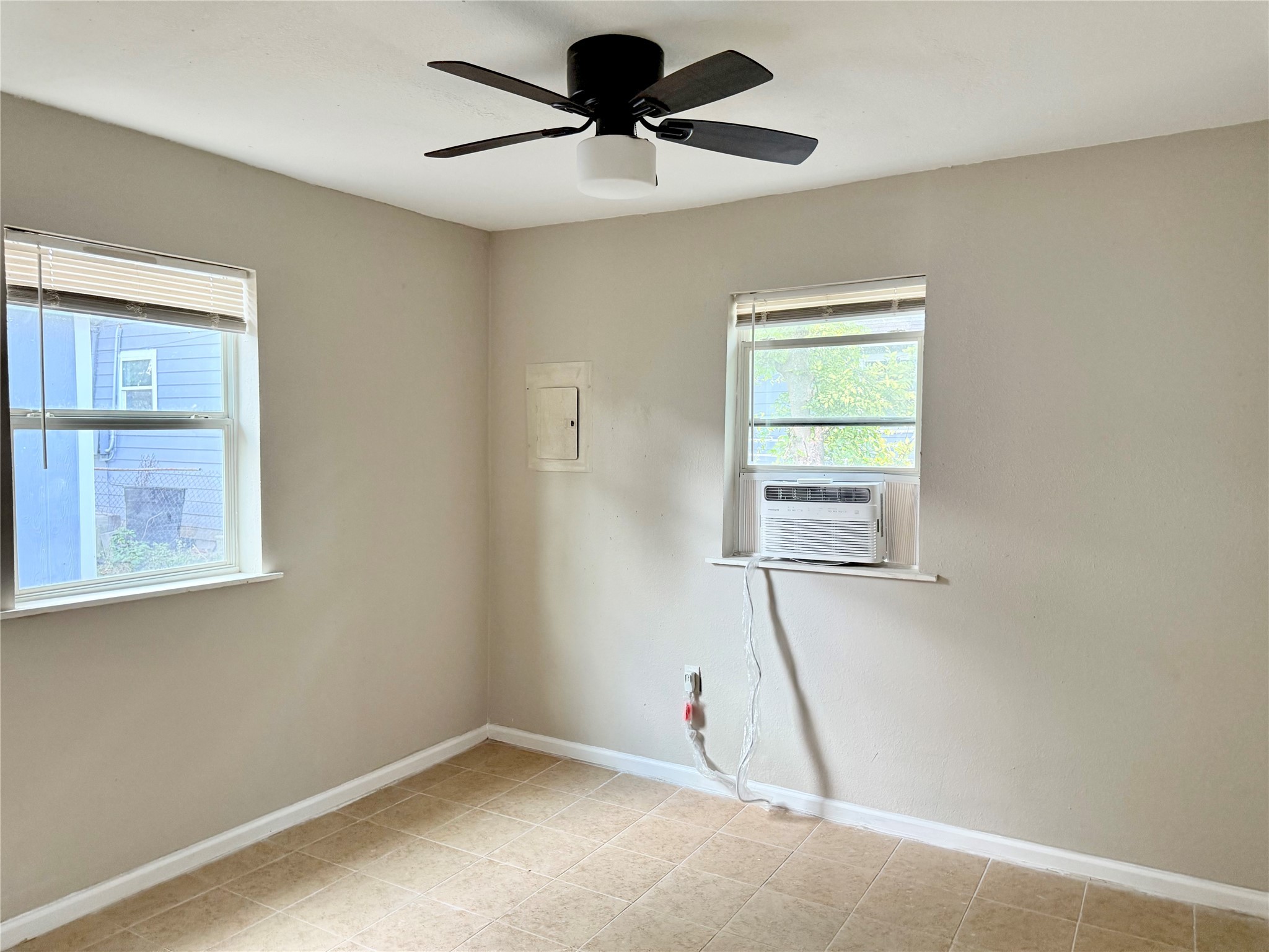 3914 Hoffman Street, Unit B Houston, TX 77026 - Photo 6 of 8 Bedroom 1