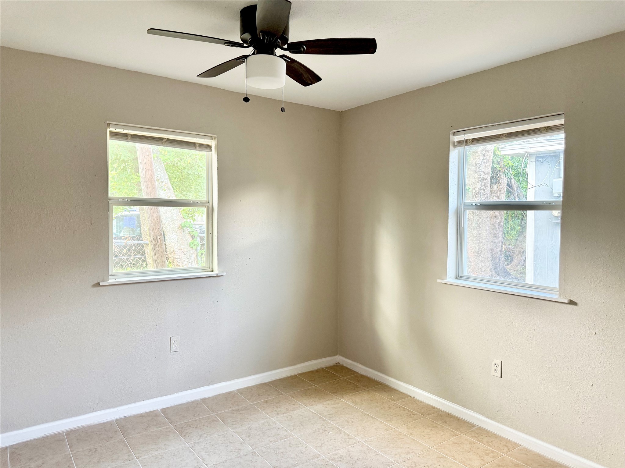 3914 Hoffman Street, Unit B Houston, TX 77026 - Photo 7 of 8 Bedroom 2