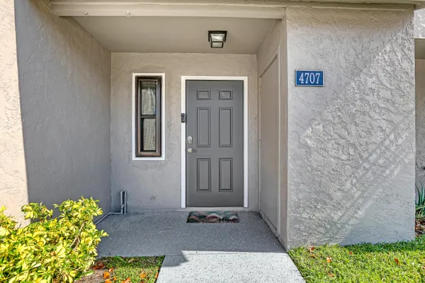 $270,000 | 4707 Pier Drive, Greenacres, FL 33463