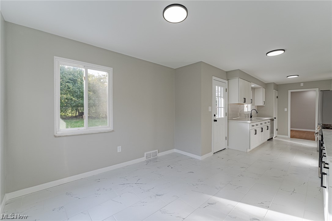 3390 Seaton Road Cleveland, OH 44118 - Photo 12 of 32
