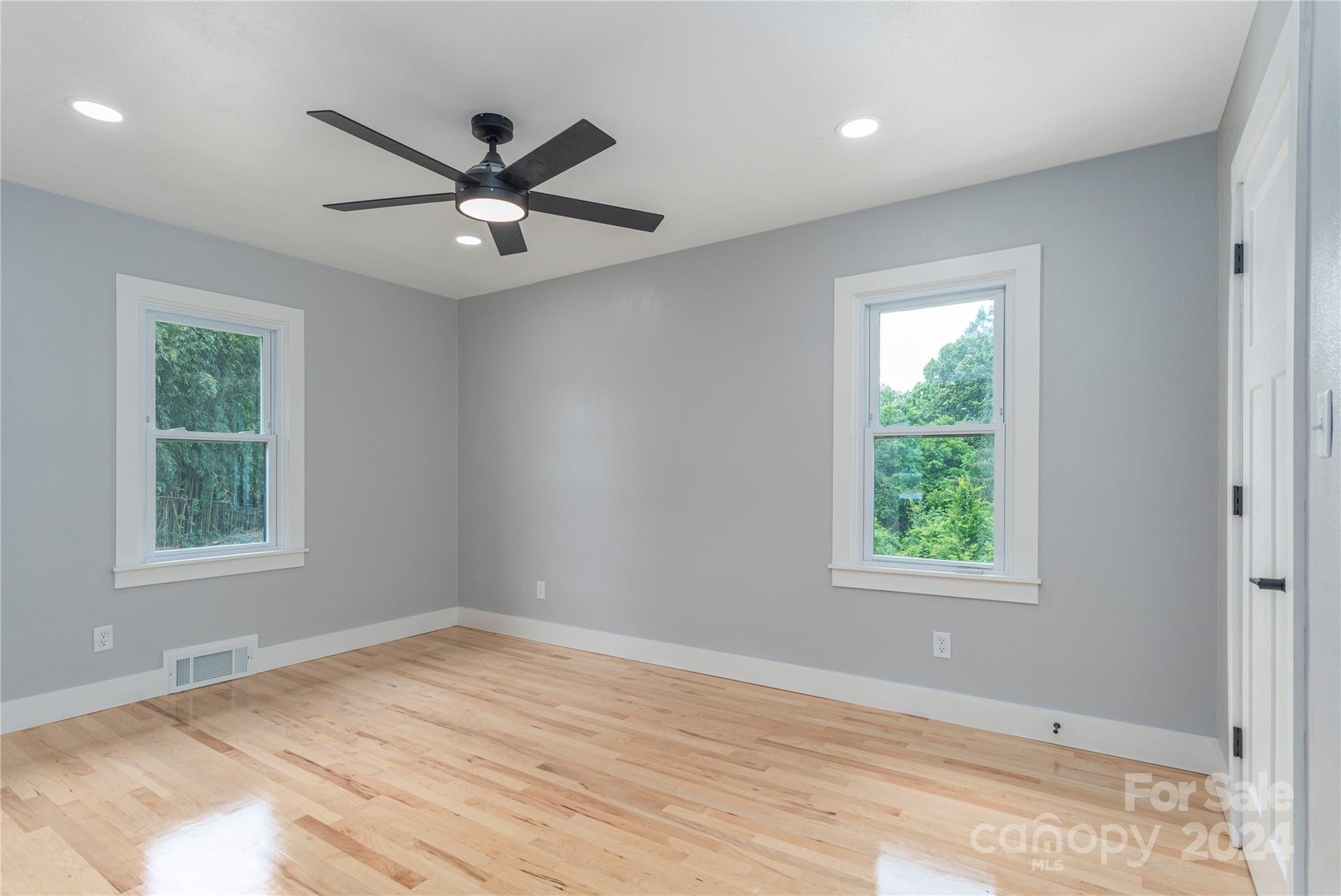 1045 North Canton Road Canton, NC 28716 - Photo 12 of 26 en empty room with window and a ceiling fan