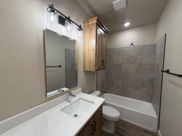 $2,400 | 409 Essex Lane, Wolfforth, TX 79382