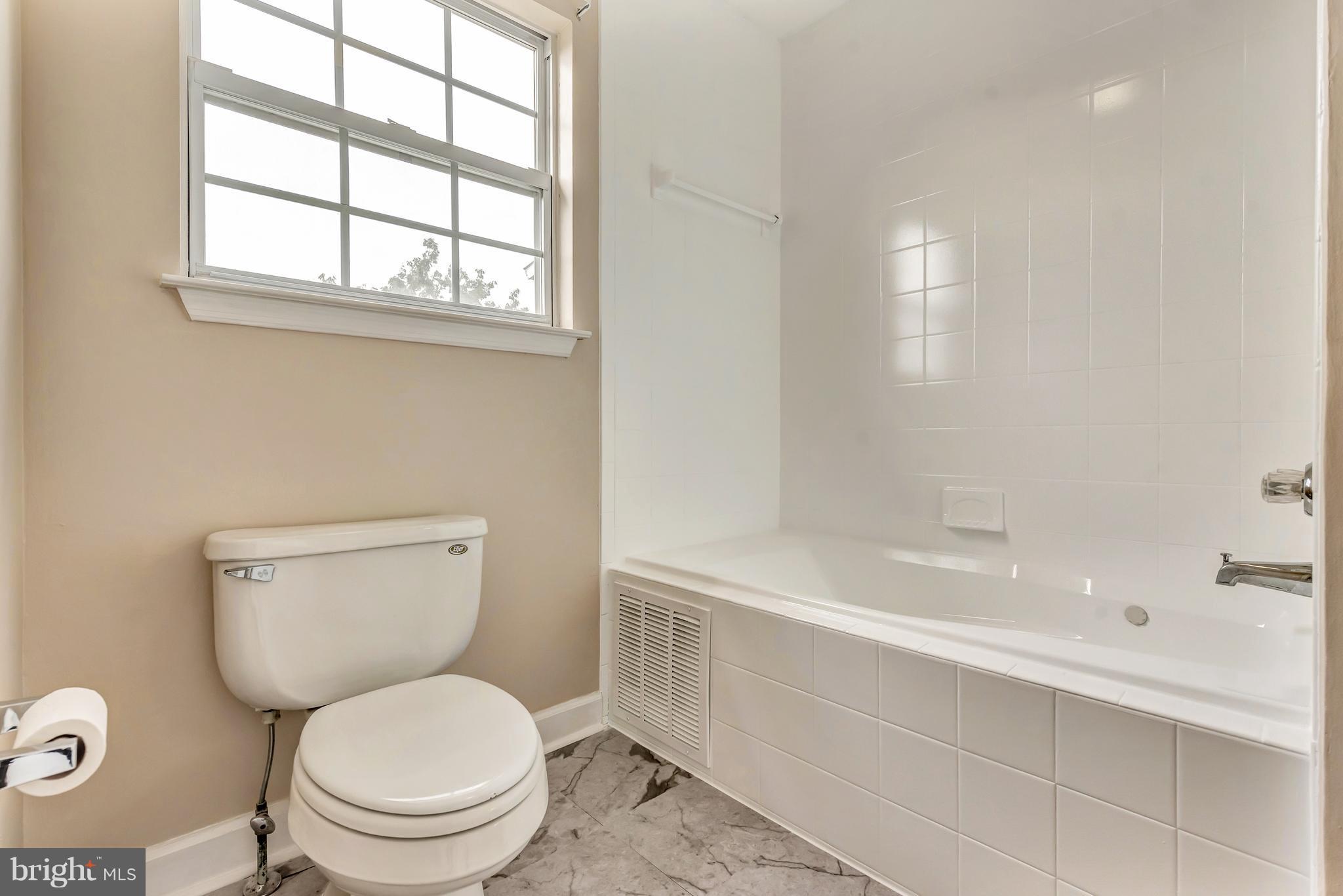 9220 Ridgefield Circle Frederick, MD 21701 - Photo 15 of 27 Bath (Master)