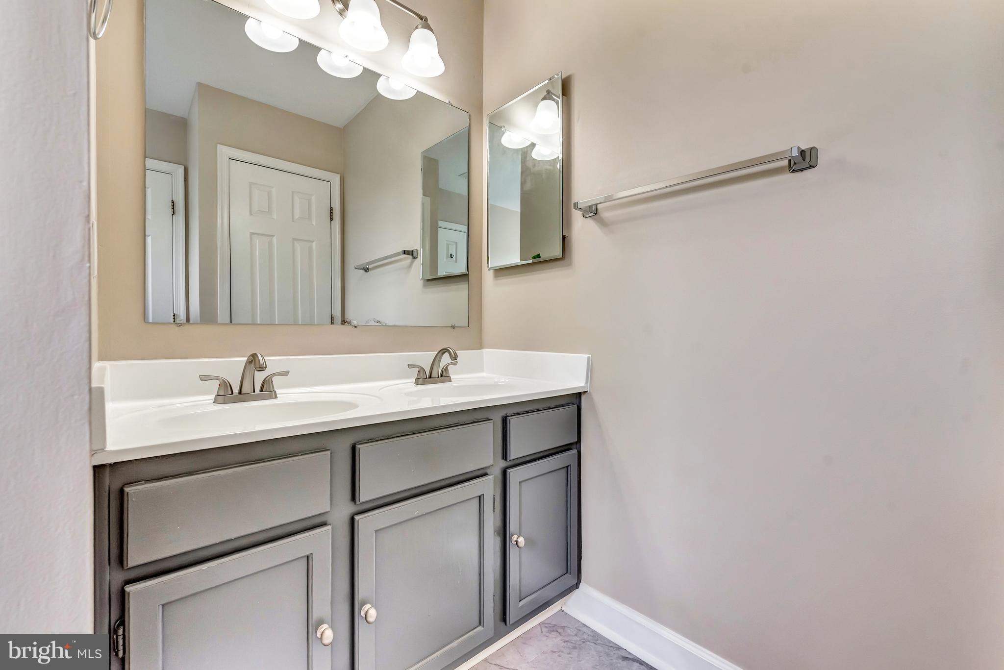 9220 Ridgefield Circle Frederick, MD 21701 - Photo 5 of 27 Bath (Master)