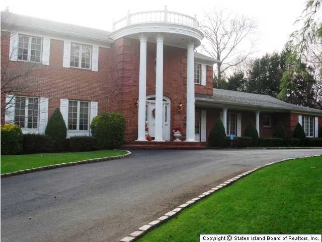 37 Circle Road Staten Island, NY 10304 - Photo 1 of 9 Primary Photo