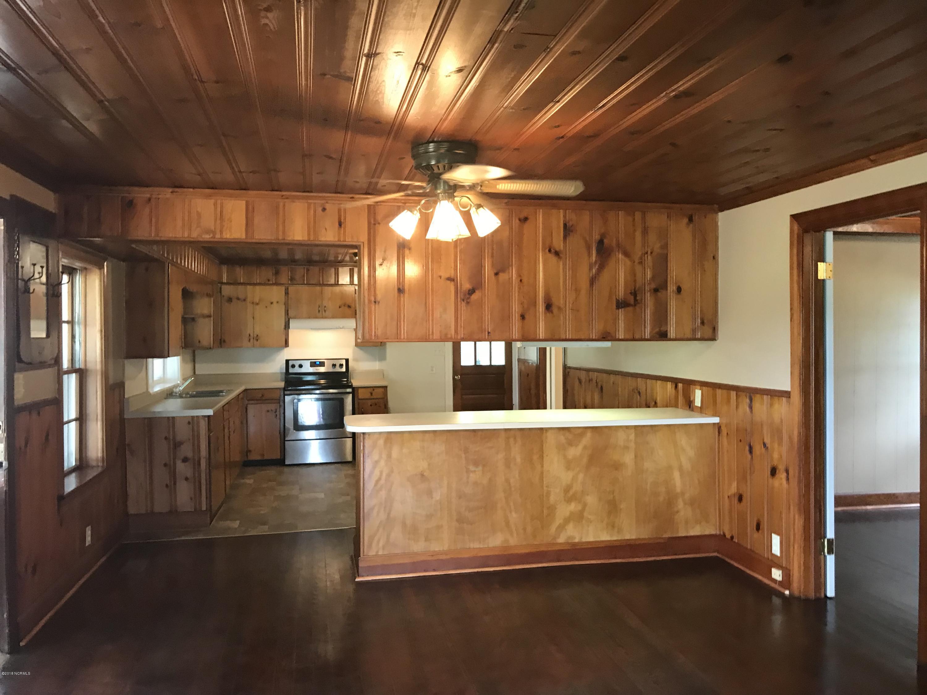 4731 Bonnetsville Road Clinton, NC 28328 - Photo 11 of 15 Dining Room/Kitchen