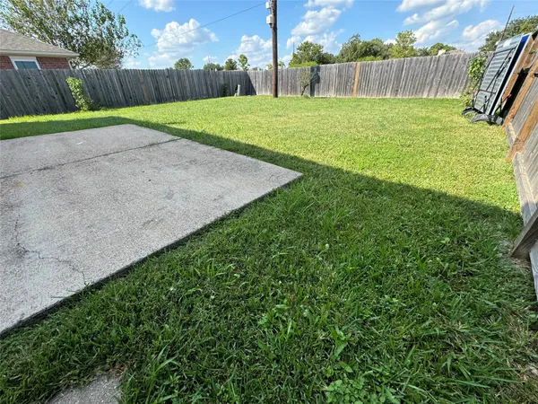 a view of a yard with a sink and a yard