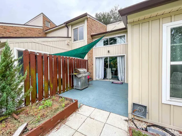 a view of a house with backyard and deck