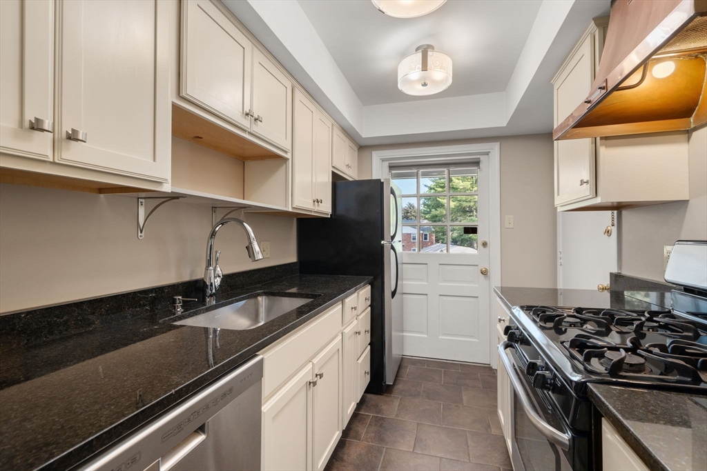 40 Yorktown Drive, Unit D Springfield, MA 01108 - Photo 7 of 27