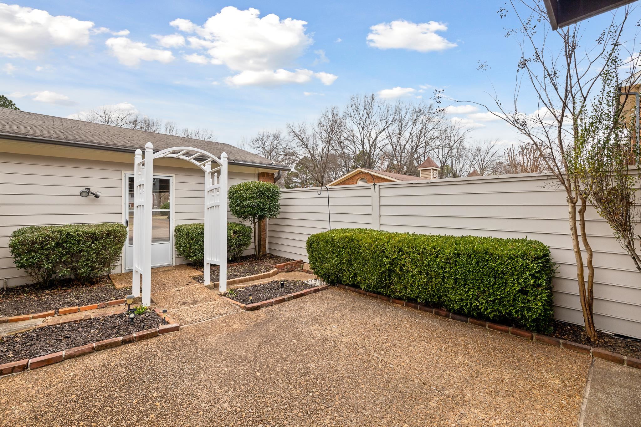 1683 Kimbrough Road Germantown, TN 38138 - Photo 33 of 34 View of patio / terrace