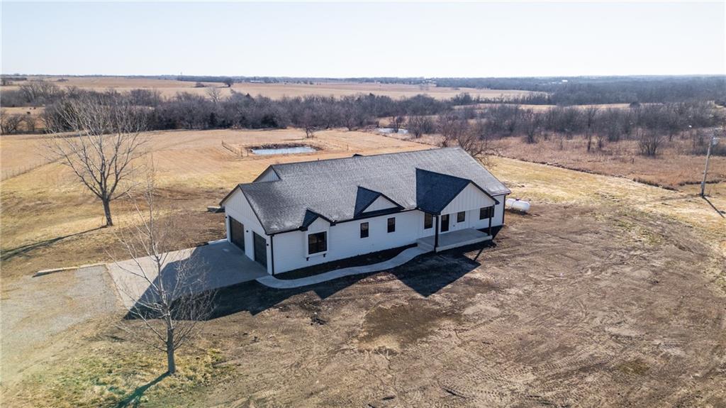 7406 Southwest Docking Road Auburn, KS 66402 - Photo 5 of 42