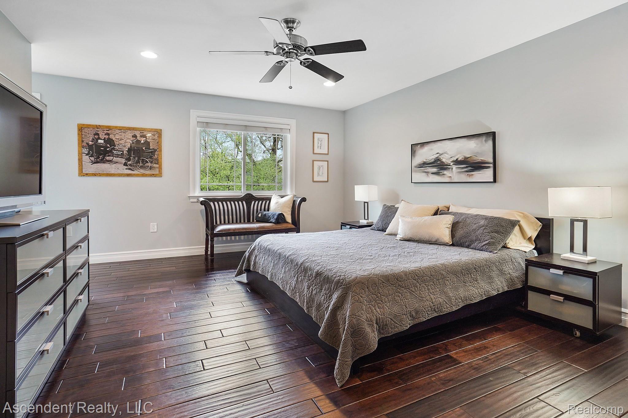 1823 Pembroke Road Birmingham, MI 48009 - Photo 20 of 42 Master suite