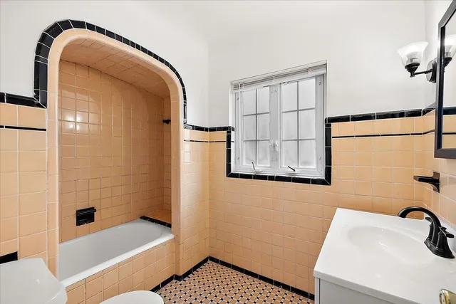 $129,000 | 5511 Devonshire Road, Detroit, MI 48224