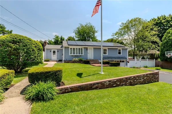 $539,900 | 7 Oakcrest Drive, North Providence, RI 02904