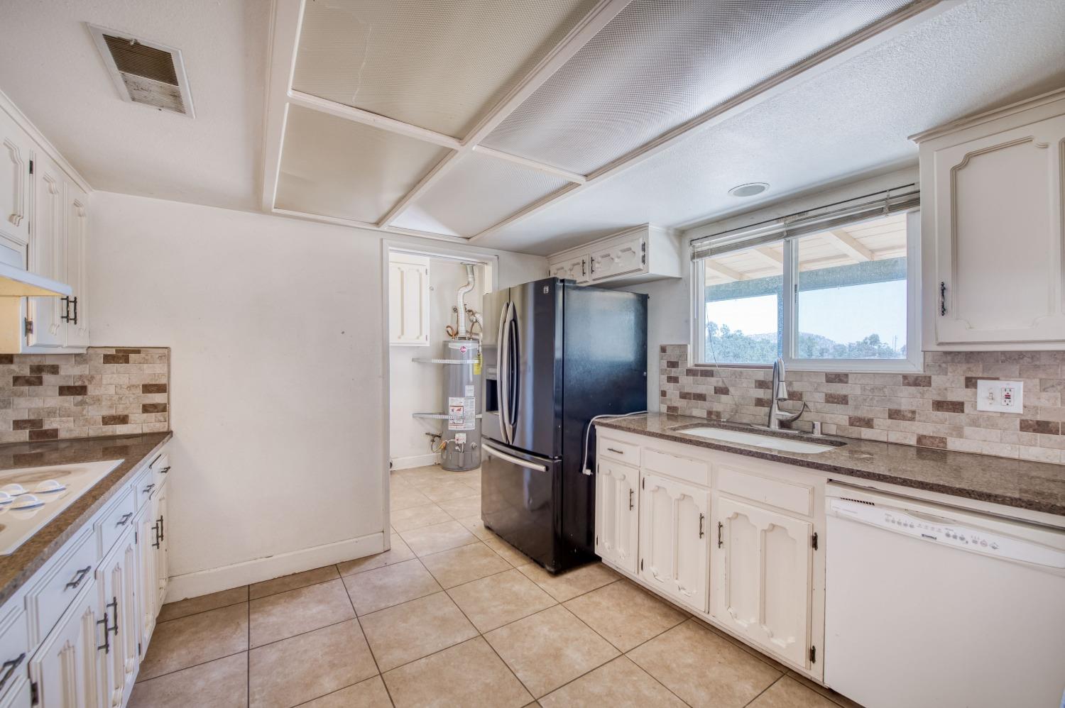 22452 Goldrush Lane Clovis, CA 93619 - Photo 15 of 36 a kitchen with stainless steel appliances a sink stove and refrigerator
