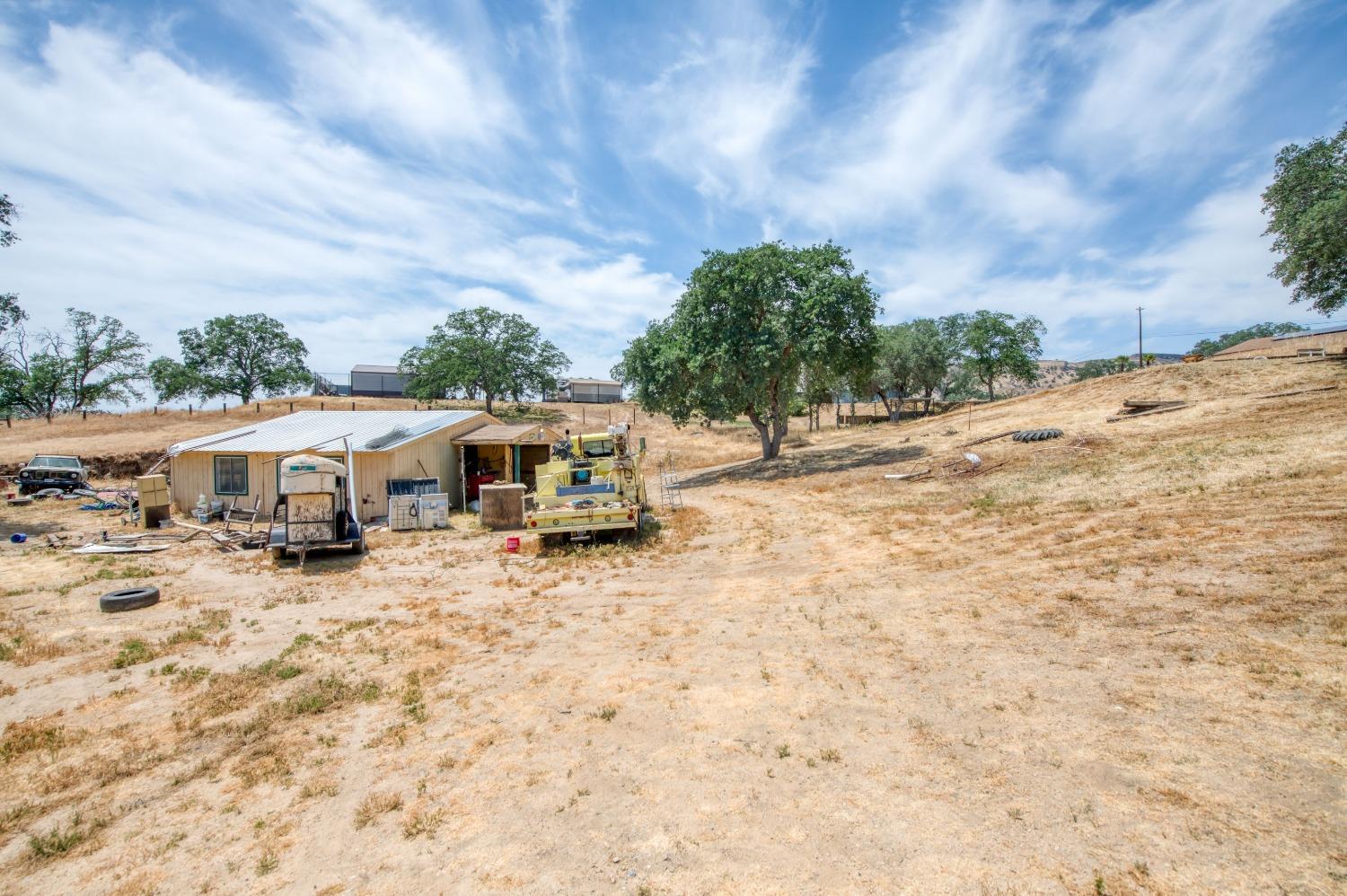 22452 Goldrush Lane Clovis, CA 93619 - Photo 32 of 36 a view of a dry yard with sitting area