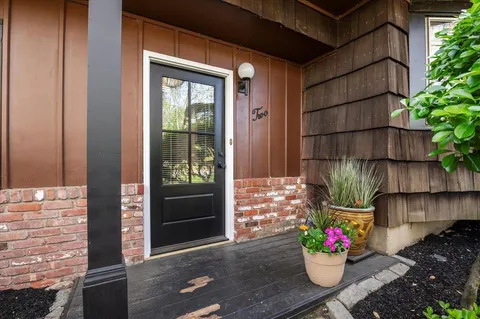 $799,999 | 2 Yorktown Road, Dix Hills, NY 11746