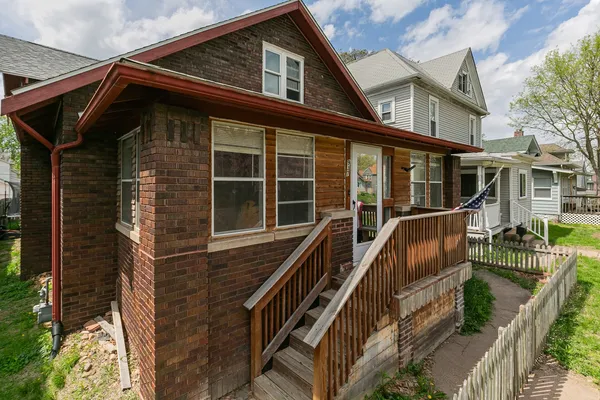 $164,900 | 937 25th Street, Moline, IL 61265