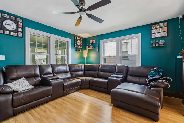 $164,900 | 937 25th Street, Moline, IL 61265