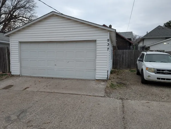 $159,900 | 937 25th Street, Moline, IL 61265
