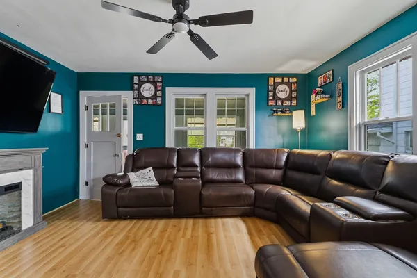 $164,900 | 937 25th Street, Moline, IL 61265