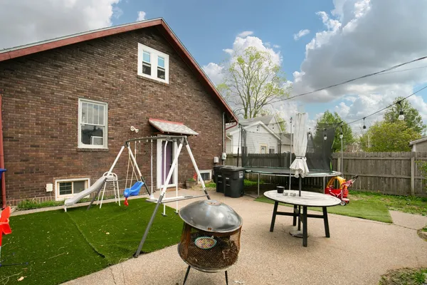 $164,900 | 937 25th Street, Moline, IL 61265