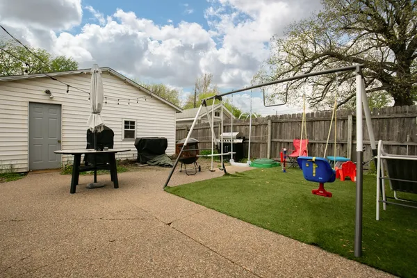 $164,900 | 937 25th Street, Moline, IL 61265