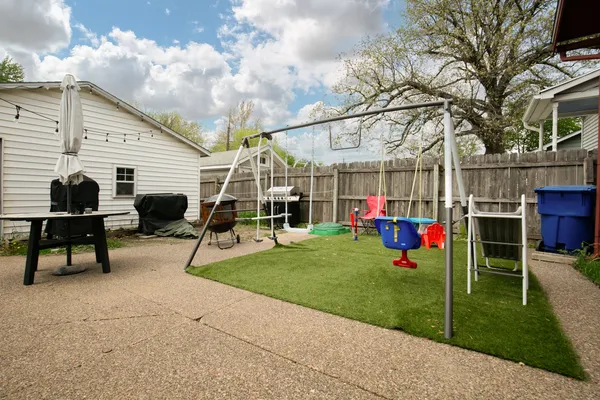 $164,900 | 937 25th Street, Moline, IL 61265