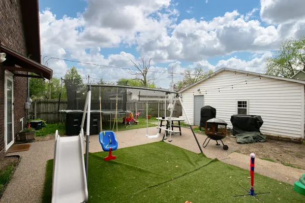$164,900 | 937 25th Street, Moline, IL 61265