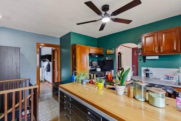 $164,900 | 937 25th Street, Moline, IL 61265