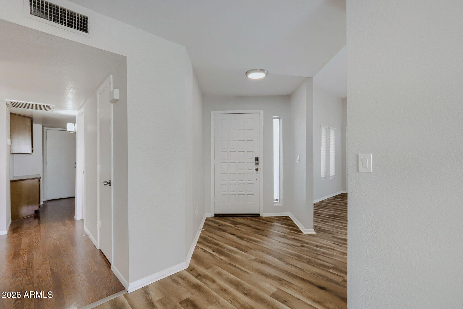 415 West Grandview Road Phoenix, AZ 85023 - Photo 6 of 29 415 W Grandview Rd - Web Quality - 006 -
