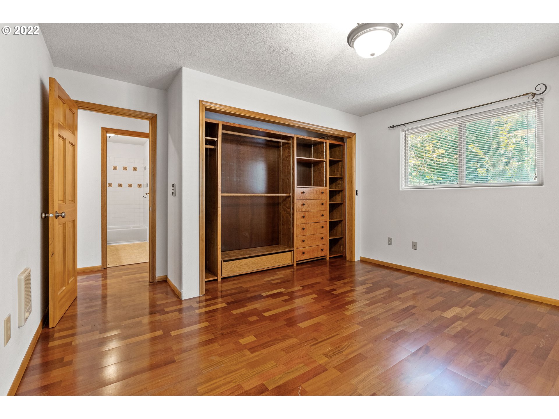 67611 East Lost Shelter Road Rhododendron, OR 97049 - Photo 17 of 32 Primary Bedroom