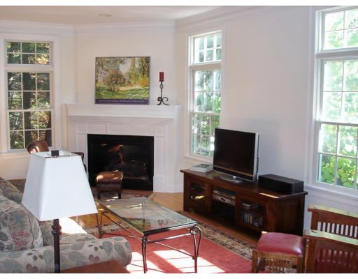 7 Chestnut Lane, Unit 14 Lexington, MA 02421 - Photo 2 of 10 Gallery Image 2