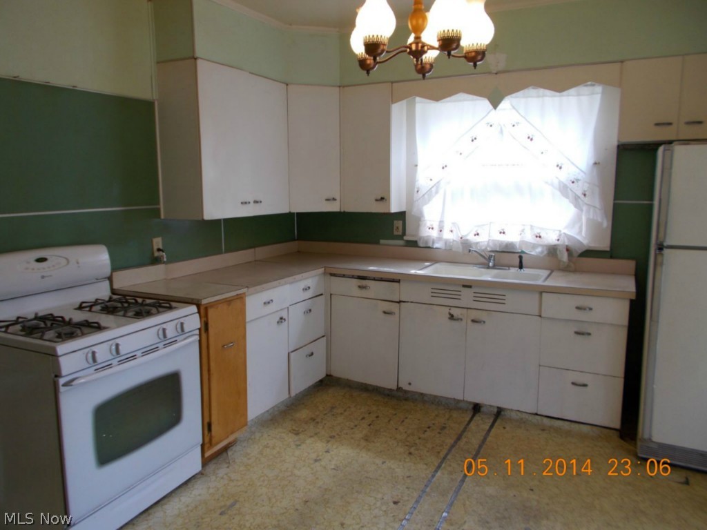 1484 Hampton Road Akron, OH 44305 - Photo 4 of 15