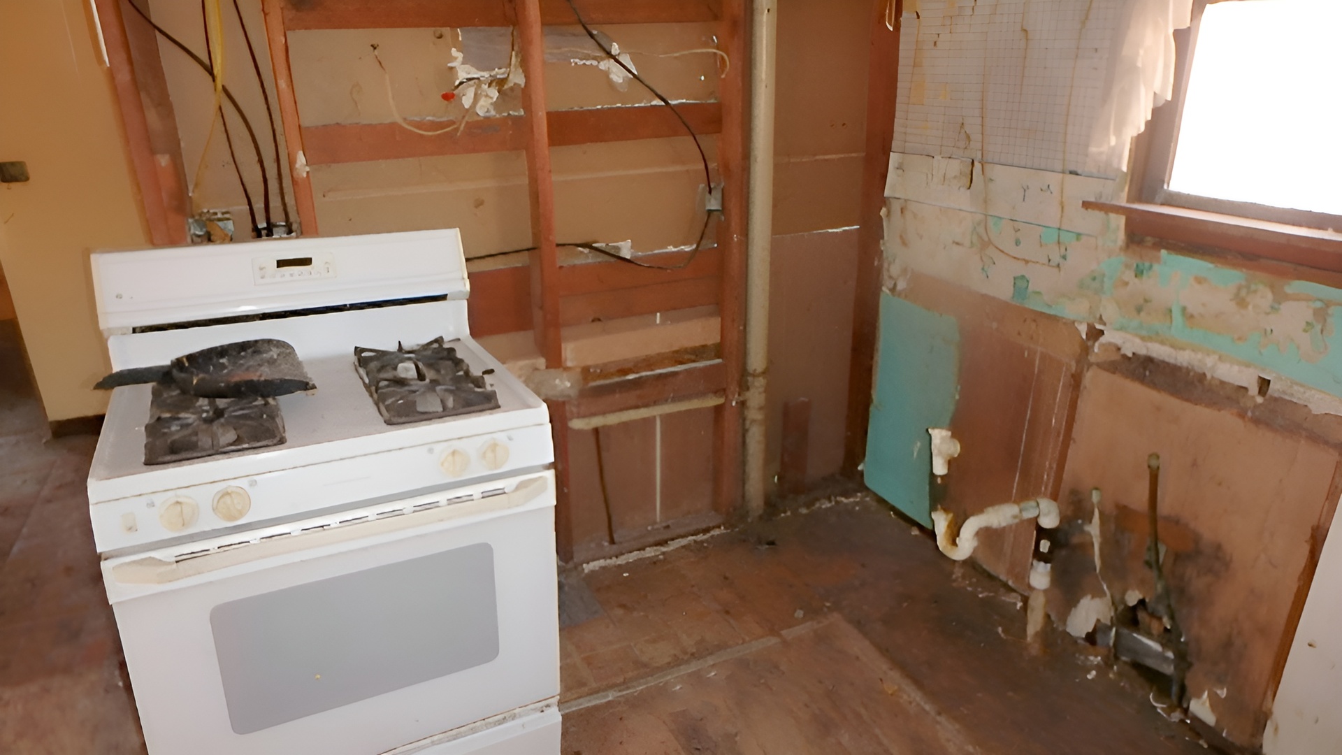 3136 North 17060E Road Momence, IL 60954 - Photo 8 of 19 a utility room with dryer and washer