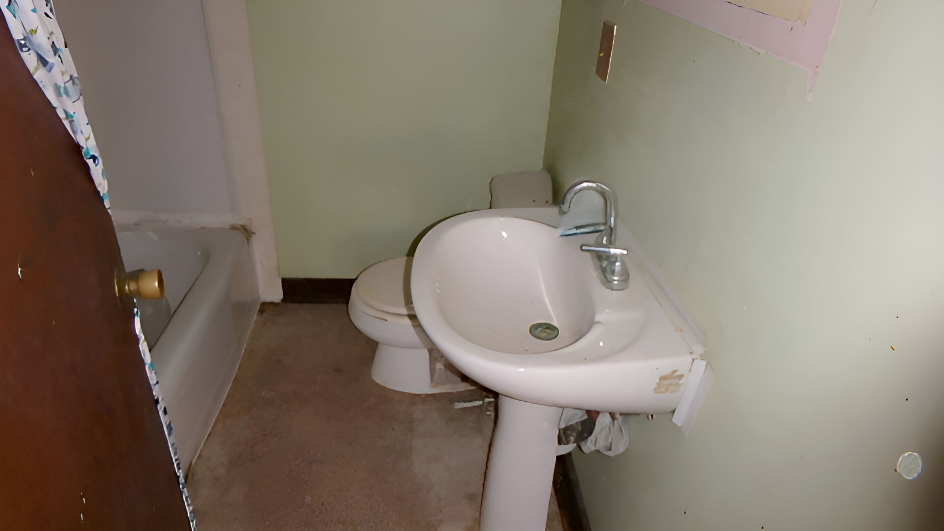 3136 North 17060E Road Momence, IL 60954 - Photo 10 of 19 a bathroom with a sink toilet and a mirror