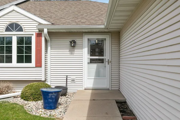 $264,900 | 1274 West 18th Avenue, Oshkosh, WI 54902