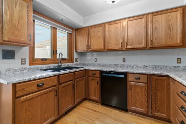 $264,900 | 1274 West 18th Avenue, Oshkosh, WI 54902