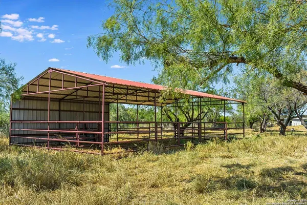 $1,500,000 | 20757 Highway 83, Laredo, TX 78045
