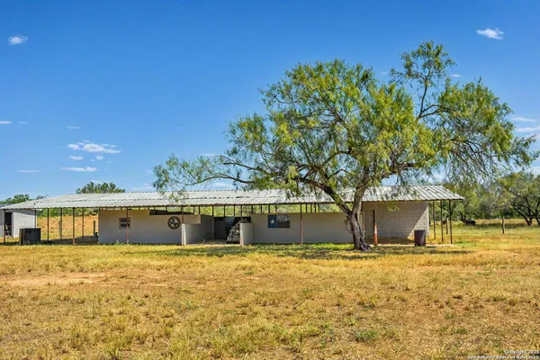 $1,500,000 | 20757 Highway 83, Laredo, TX 78045