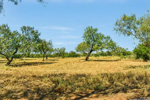 $1,500,000 | 20757 Highway 83, Laredo, TX 78045