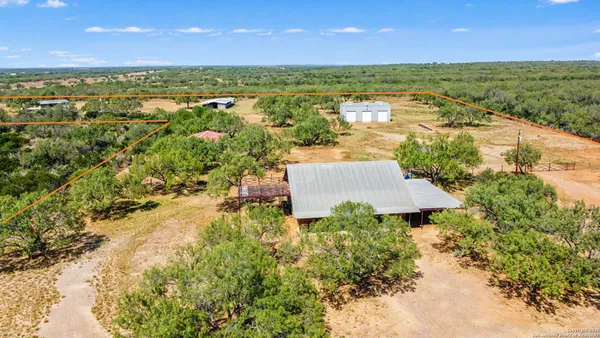 $1,500,000 | 20757 Highway 83, Laredo, TX 78045
