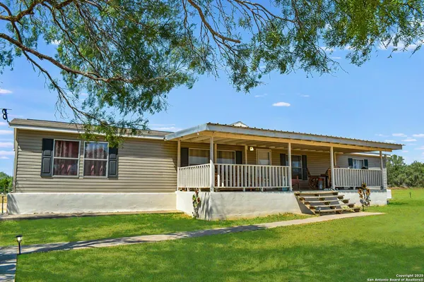 $1,500,000 | 20757 Highway 83, Laredo, TX 78045