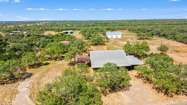 $1,500,000 | 20757 Highway 83, Laredo, TX 78045