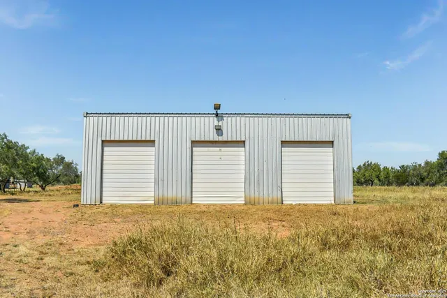 $1,500,000 | 20757 Highway 83, Laredo, TX 78045