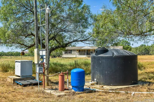 $1,500,000 | 20757 Highway 83, Laredo, TX 78045