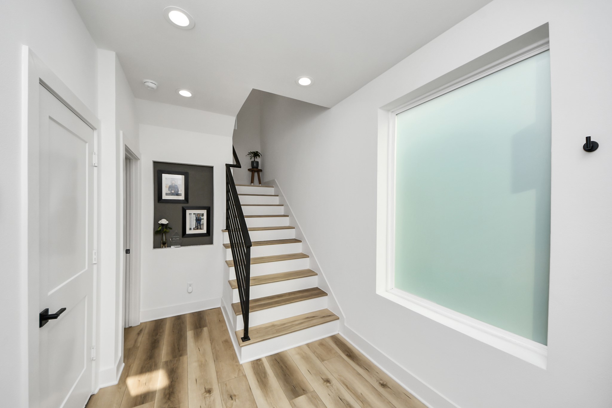 1044 West 17th Street Houston, TX 77008 - Photo 5 of 48 a view of entryway with wooden floor