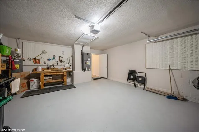 a view of a livingroom with furniture and a ceiling fan