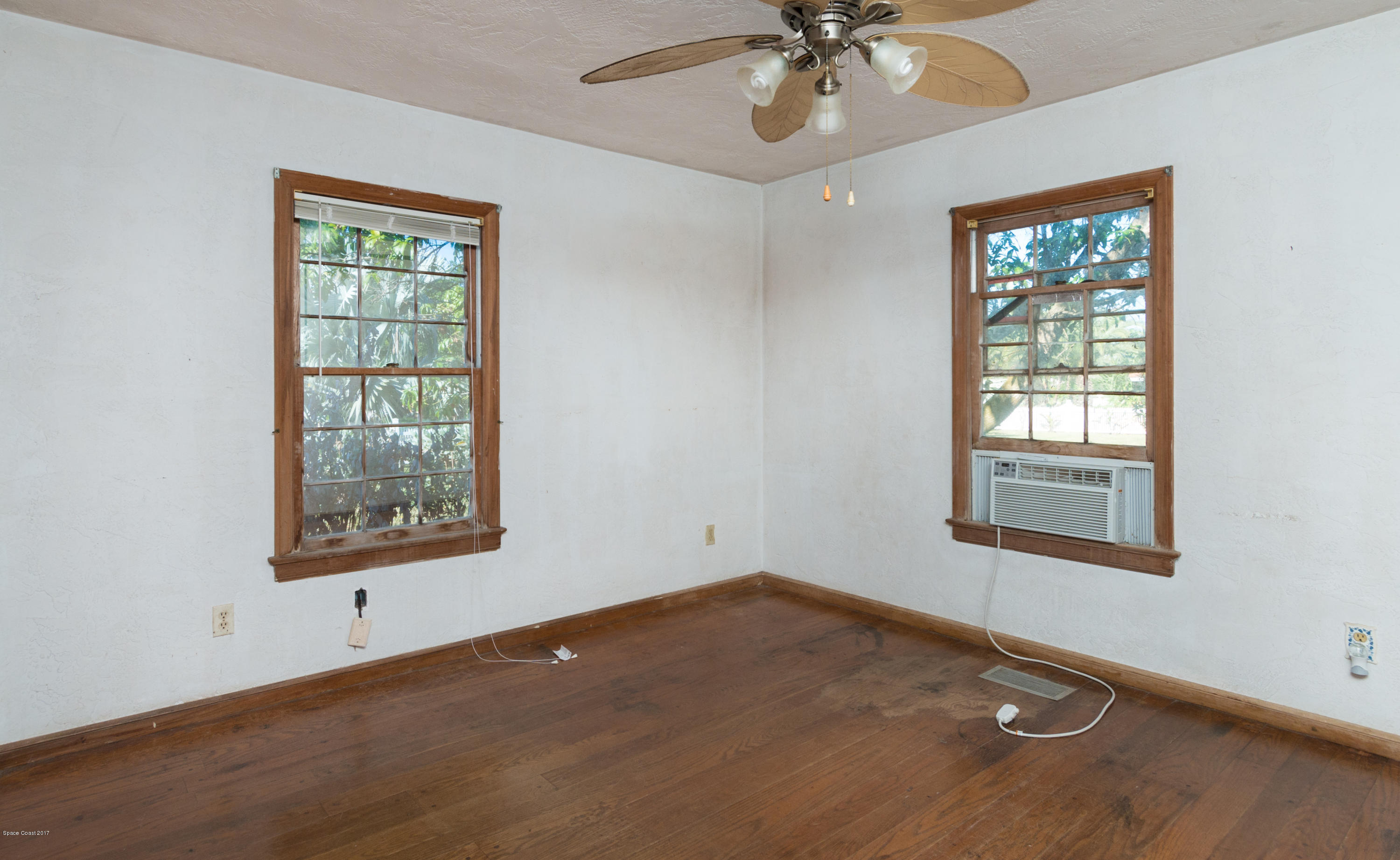 915 South Riverside Drive Indialantic, FL 32903 - Photo 6 of 30 large-7